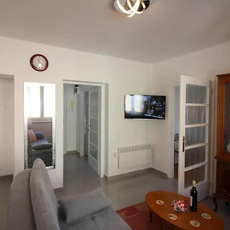 Apartment Agata In City Center Porec Exterior photo
